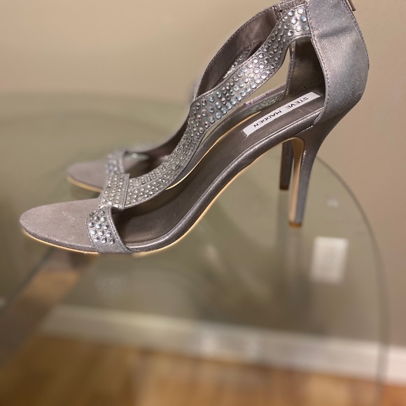 Shoes - Picture 3 of 4